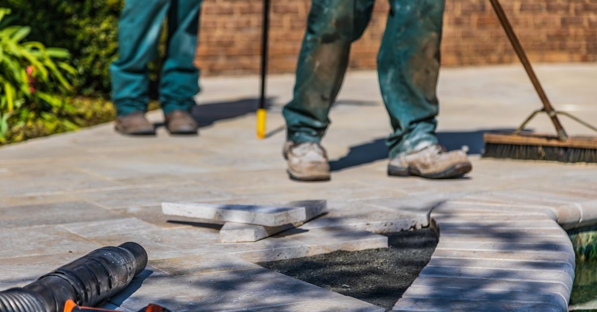 Terrassenplatten richtig verlegen: So wird Ihre Terrasse zum stilvollen Lieblingsplatz